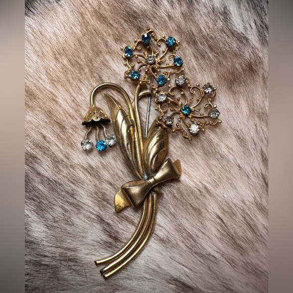 1940's Carl Art Blue Crystal Floral Gold Tone Brooch - Picture 1 of 8